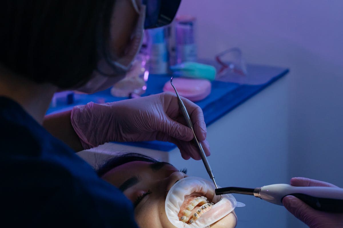 Wisdom Teeth Extraction Aftercare: Complete Recovery Guide and Timeline